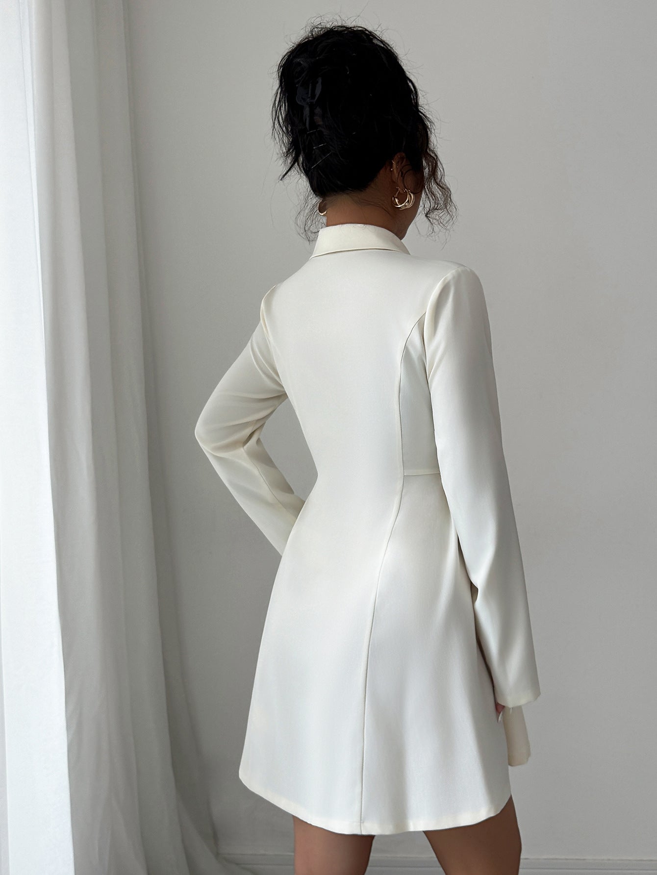 Robe Élise - Courte Élégante à Boutons